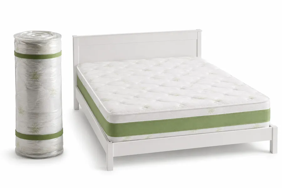 Materasso Memory Aloe Vera: arrotolato sottovuoto e disteso sul letto