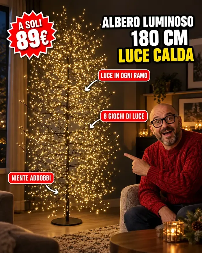Albero luminoso LED 180 cm acceso in un salotto elegante con camino