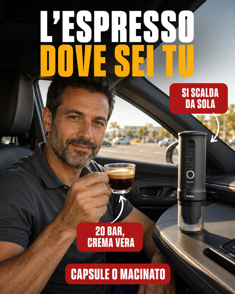 Macchina espresso portatile sul cruscotto e tazzina di espresso con la crema in auto