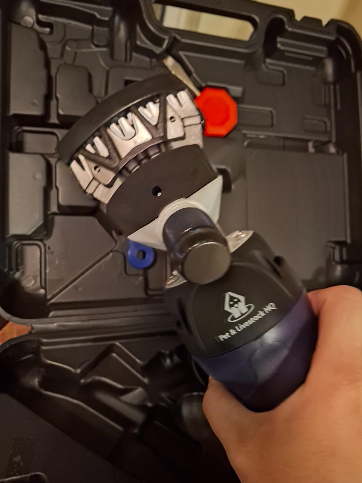 Tosapecore con valigetta rigida